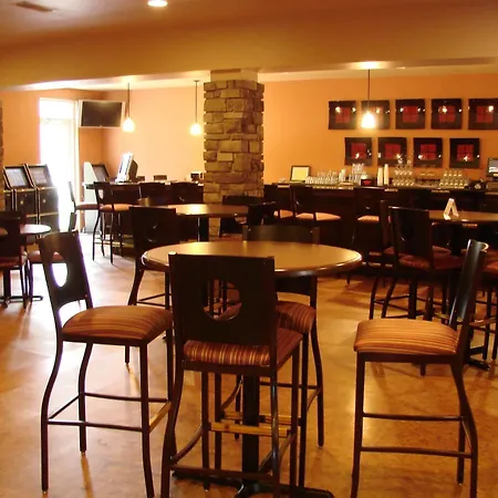 Crandon Inn & Suites 